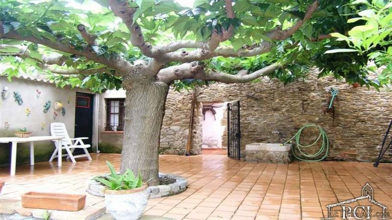 Stone house, Foixa.
