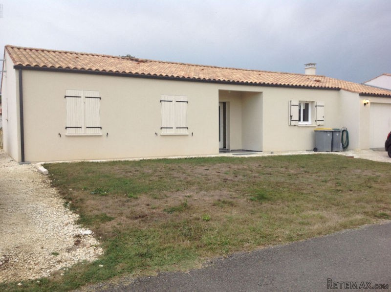 Recent single storey house with 4..