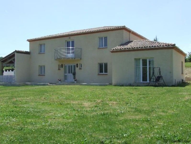 Superb Modern House Set In 1.43 Acres..