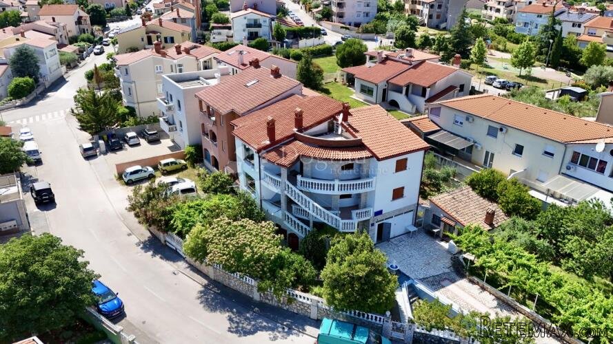 SAMO KOD NAS!! PULA,apartmanska kuća blizu centra sa ljetnom
