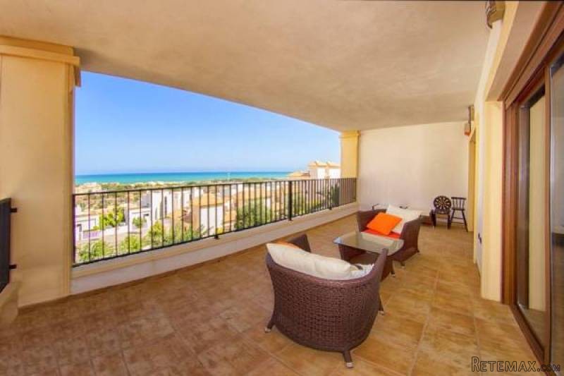 3 Bedroom 2 Bathroom Apartment In..