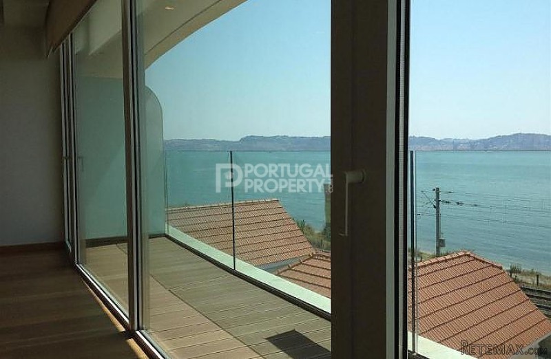 3 bedroom Sea-View apartments along the..