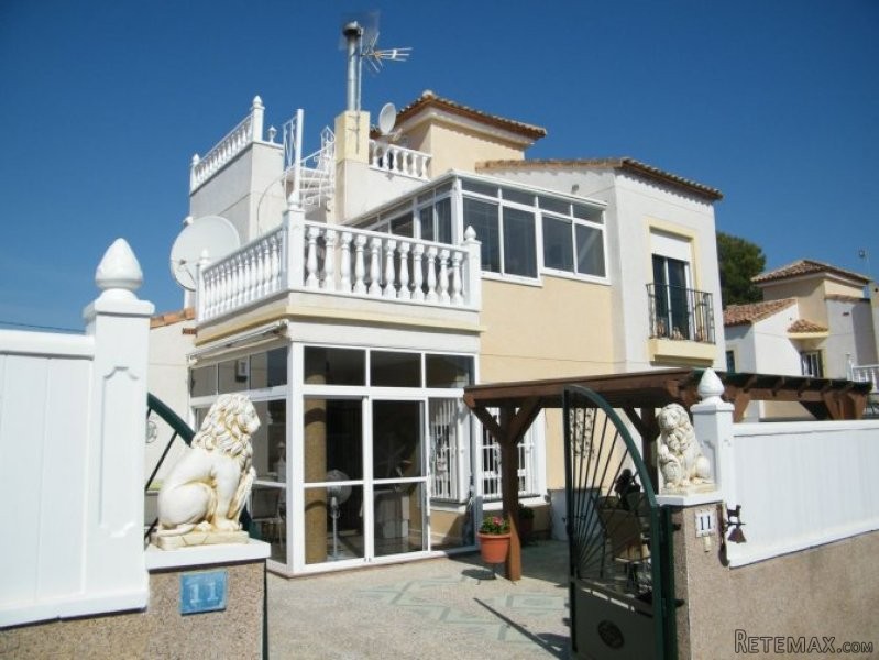 3 Bedrooms - Villa - Alicante - For Sale