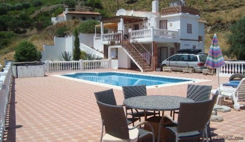5 bedroom, 4 bathroom Villa, (build 242..
