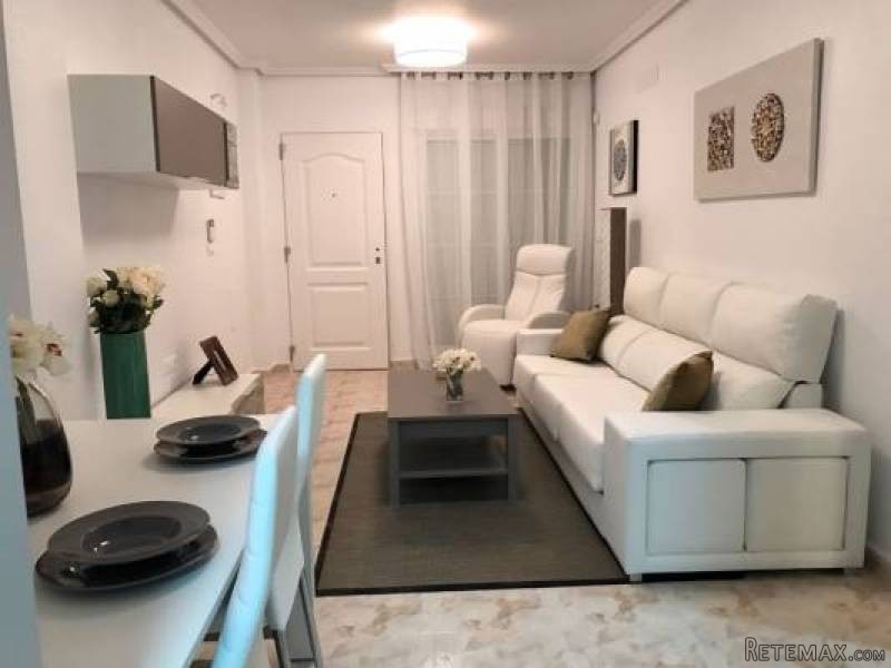 2 Bedroom 1 Bathroom Apartment In La..