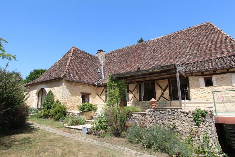 Ref 29286 : Au Sommet D'une Colline..