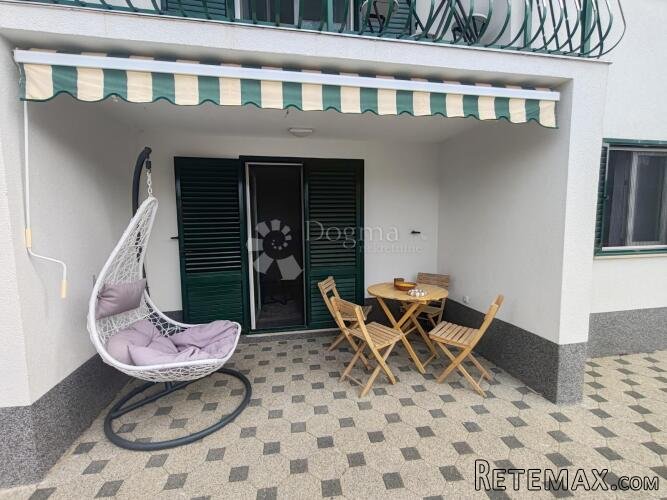 VODICE - atraktivan stan u prizemlju - 150 metara od plaže - 2