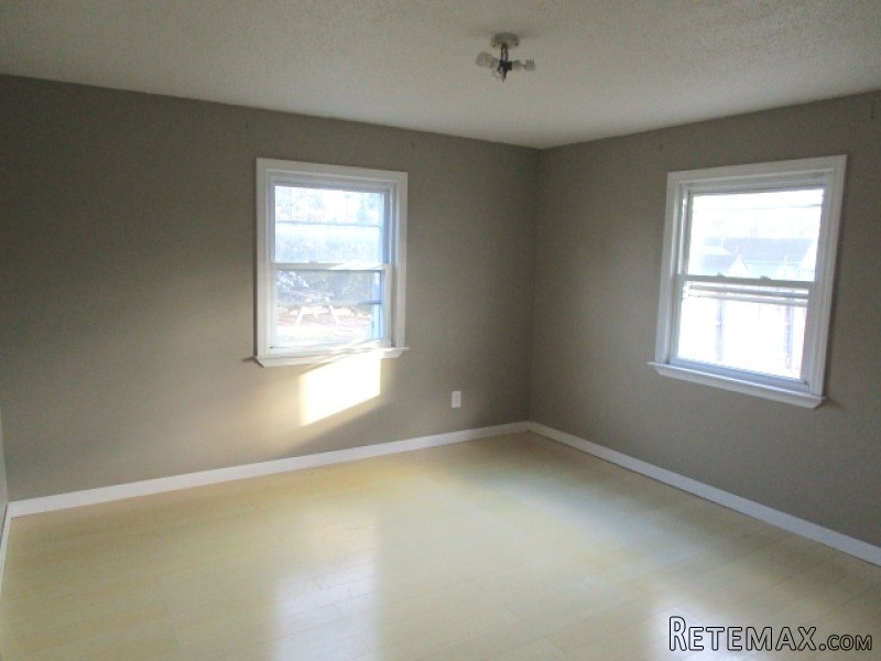 25 Fairfield Dr Windsor Locks, CT.. - 2