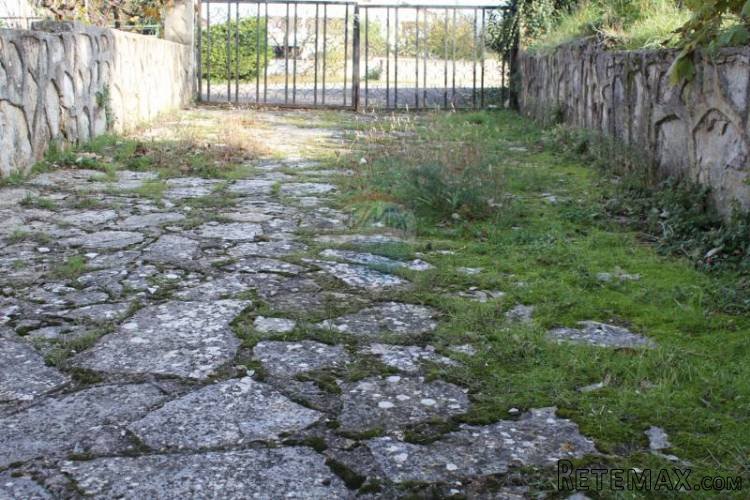 KUĆA TAR 210m2 + 940 m2 okućnica - 2