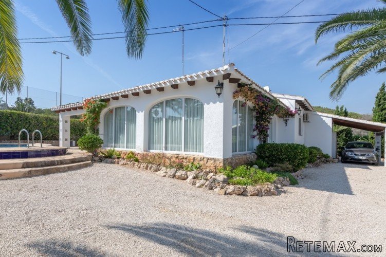 Very private 3 bedroom villa on one level on a flat plot in.. - 3