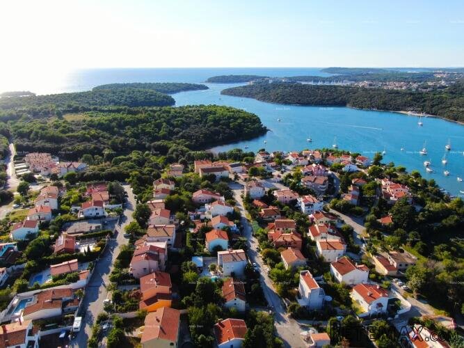 Na prodaju: Apartmanska kuća s bazenom i pogledom na more –.. - 4