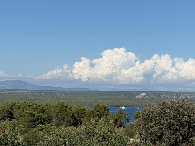 Raslina – parcela 450 m² s pogledom na jezero