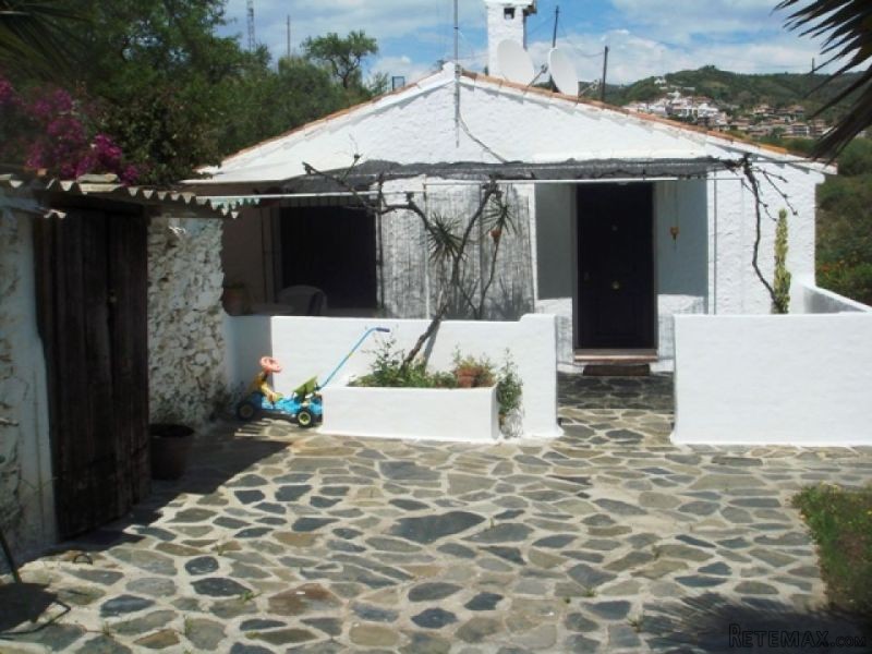 3 bedroom, 1 bathroom Villa, (build 104..