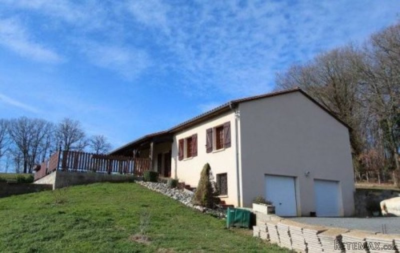 Villa With Above Ground Swimming Pool..