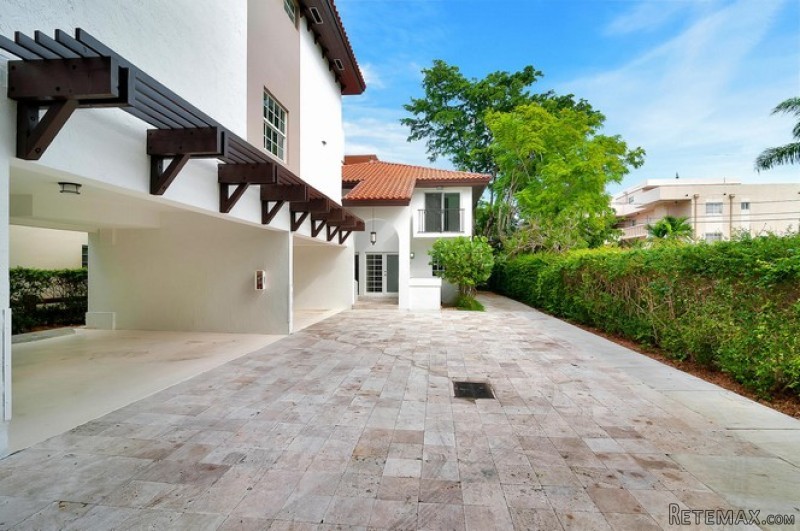 2 bedroom Flat For Sale: 307 Majorca Av.. - 2