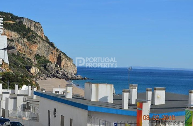 Sesimbra beach apartment