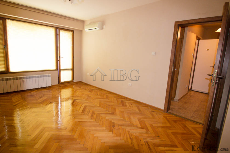 Top Location! Renovated 1-bedroom..