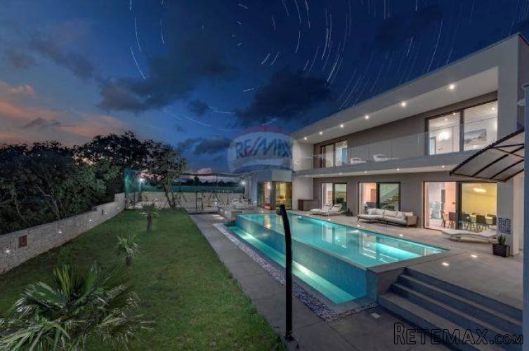 Moderna Villa s bazenom na predivnoj lokaciji