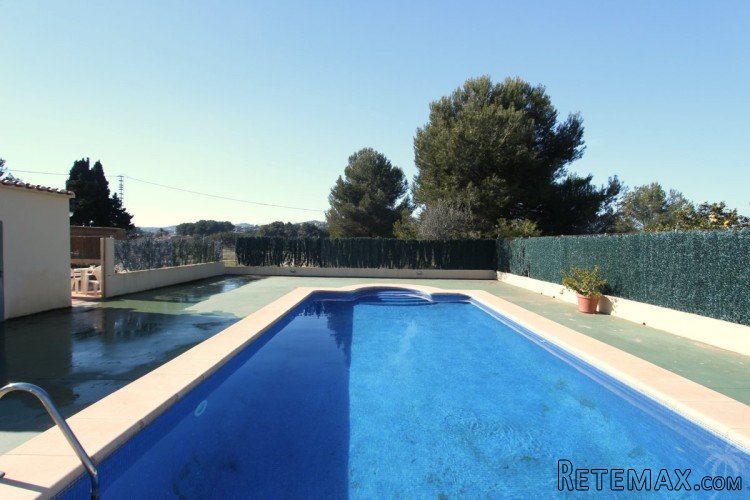 South facing villa for sale with 3 bedrooms on a large flat.. - 2