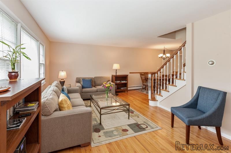 3 bedroom House For Sale: 694 Garth.. - 2