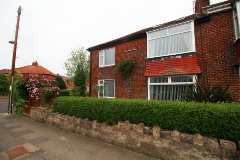 4 bedroom, Flat house for sale