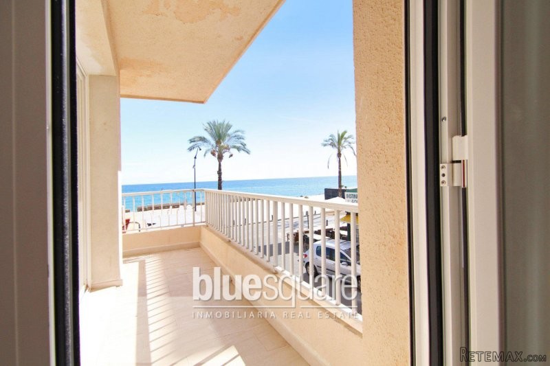 Apartment with sea view in the centre..