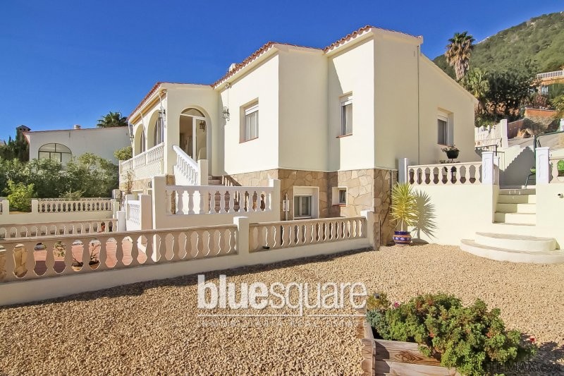 Lovely well-kept 4-bedroom villa with..