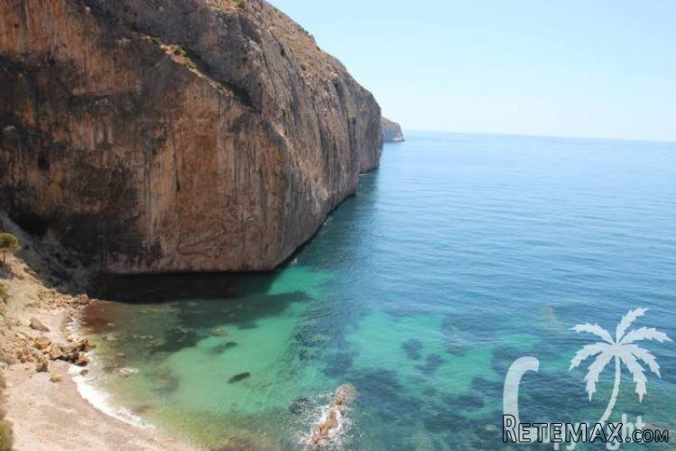 Large seafront apartment for sale located in one of the.. - 2