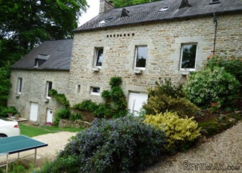 Country House on 9 Hectares of Land