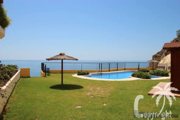 Large seafront apartment for sale located in one of the.. - 3