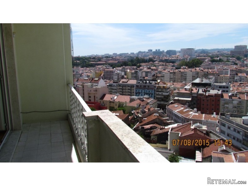 T2 Lisbon Apartment in Condition.. - 2