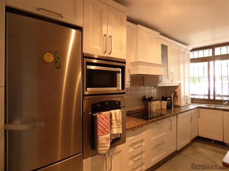 2 bed apartment in Jumpers Building