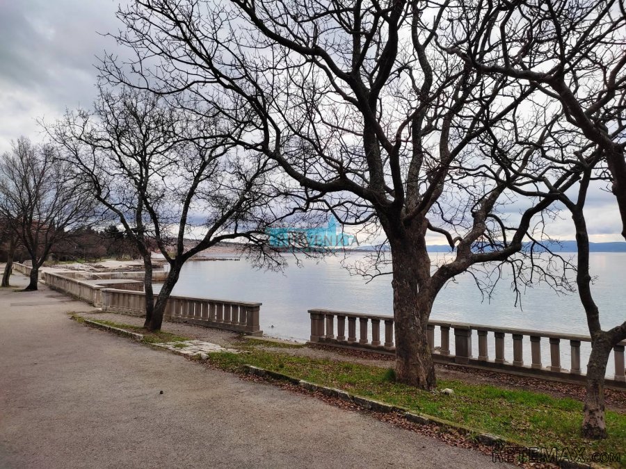 Kraljevica, Oštro, zemljište, samo 40m od mora