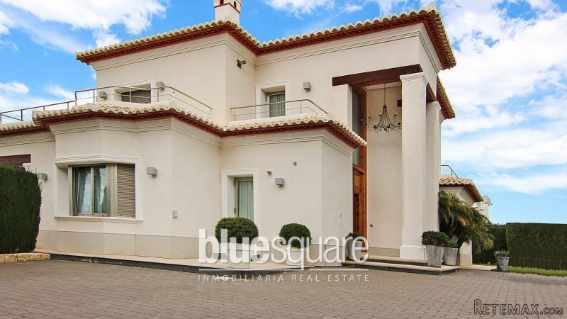 Spectacular 4 Bedroom 4 Bathroom Villa.. - 2