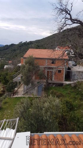 Kuca u Crnoj Gori sa pogledom na more