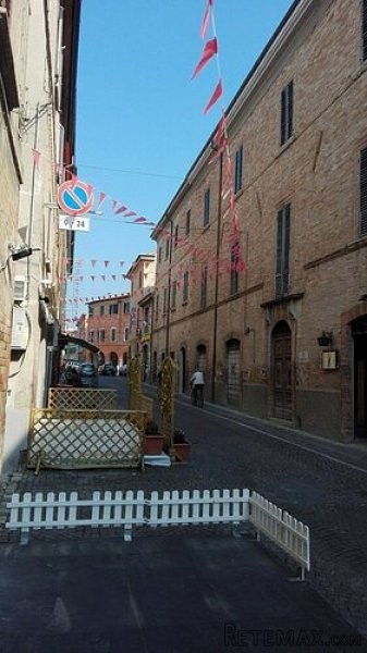 Traditional Townhouse In A Beautiful.. - 2