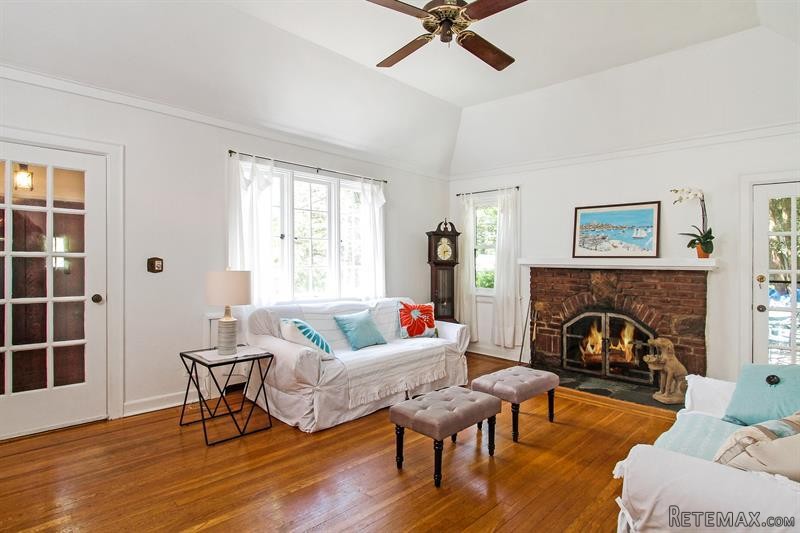 3 bedroom House For Sale: 8 Barnum Road.. - 2