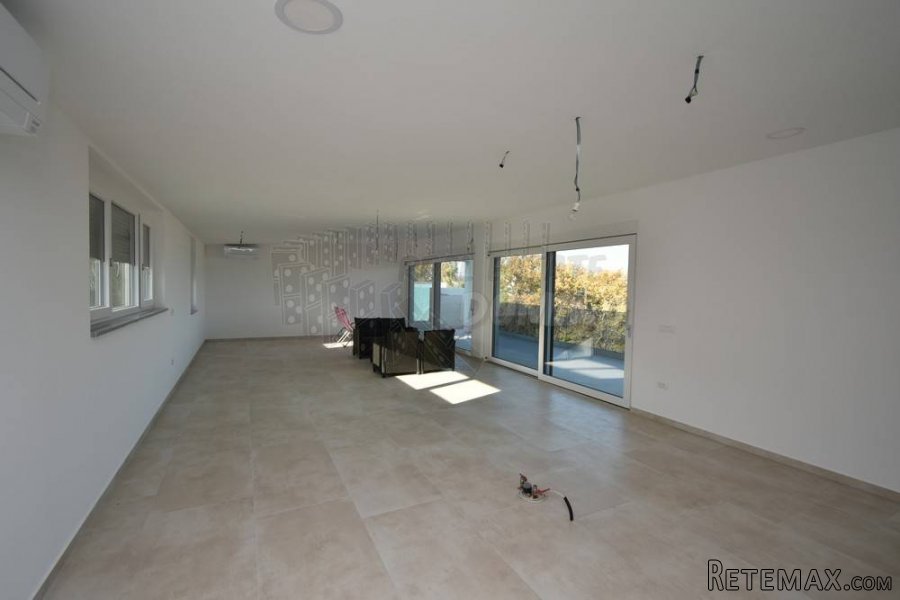 Luksuzni penthouse s krovnim bazenom i otvorenim pogledom.. - 11