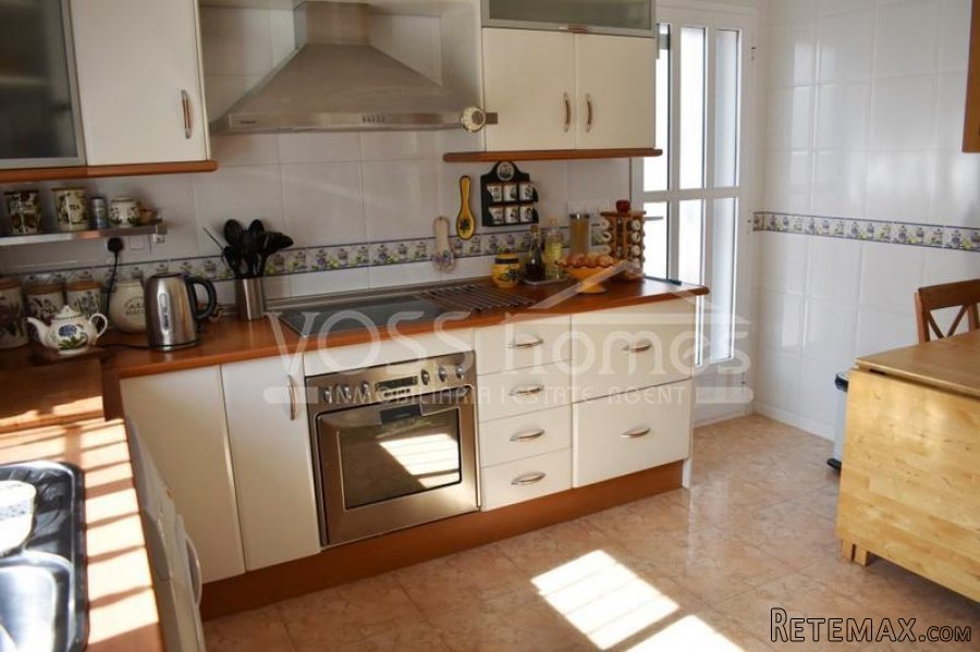 EXCLUSIVE TO VOSS HOMES - An immaculately presented, 3.. - 12