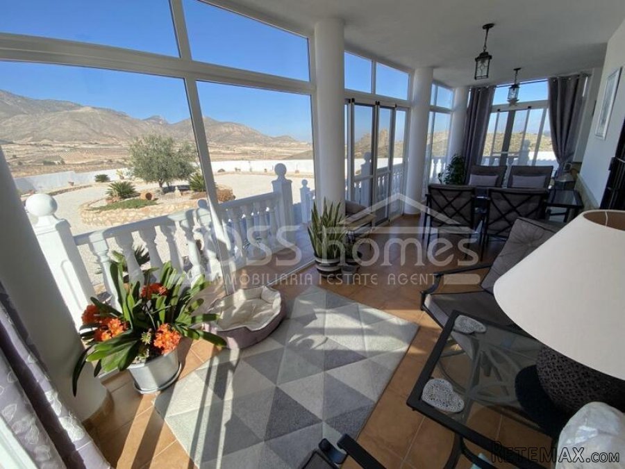 NEW LISTING TO VOSS HOMES - A large beautifully presented 3.. - 12