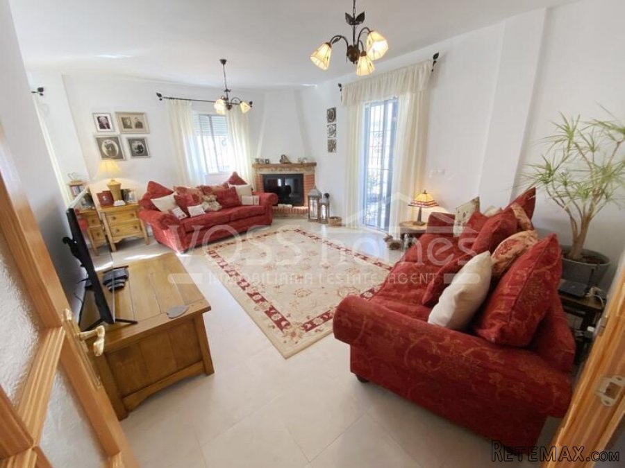 NEW LISTING TO VOSS HOMES - A large beautifully presented 3.. - 13