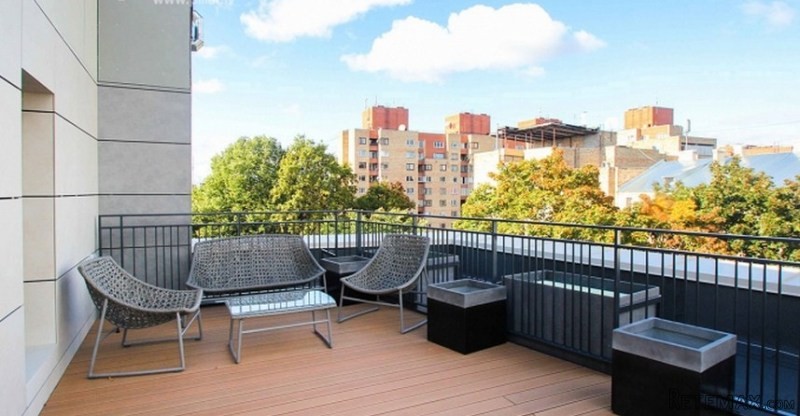 Spacious Apartment With Terrace On..