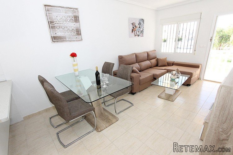This cozy apartment is located in sunny La Florida in the.. - 3