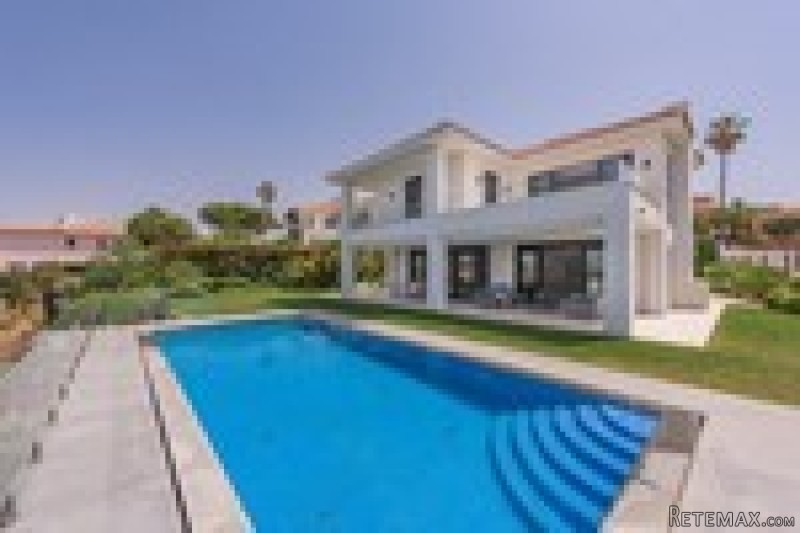 4 Bedrooms - Villa - Malaga - For Sale