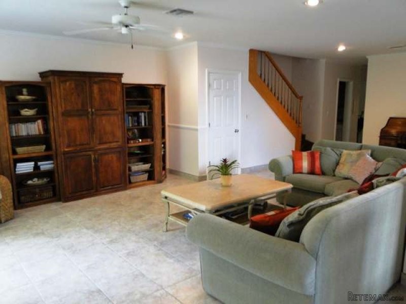 Apartment/townhouse - This delightful - 2