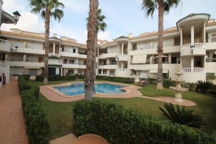 Nicely presented penthouse apartment located in the quaint..