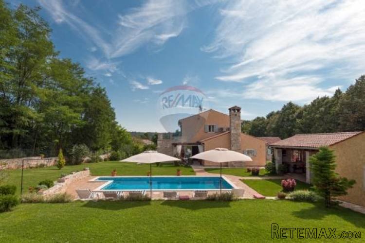 Istra,središnja, kamena vila sa bazenom