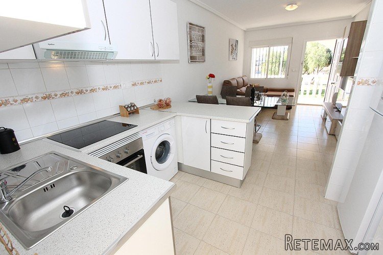 This cozy apartment is located in sunny La Florida in the.. - 5