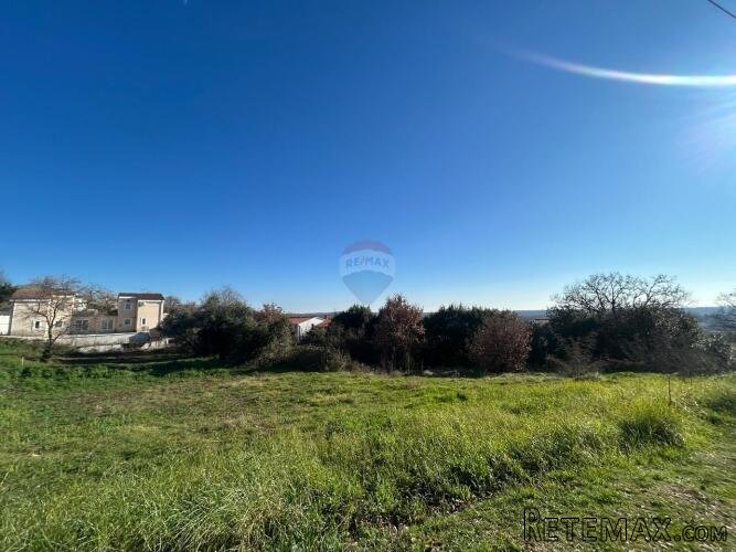 Istra, Kaštelir, lijepo zemljište sa pogledom na more