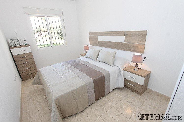 This cozy apartment is located in sunny La Florida in the.. - 6